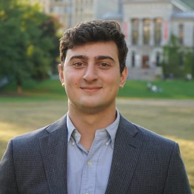 Yianni Zavaliagkos headshot